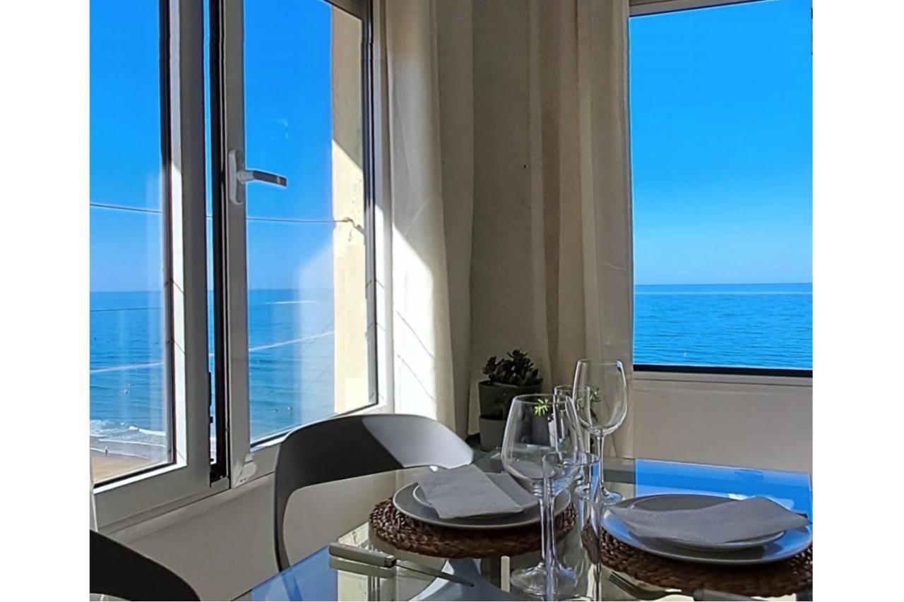 Romantica Vista Al Paseo Maritimo De Cádiz Exterior foto