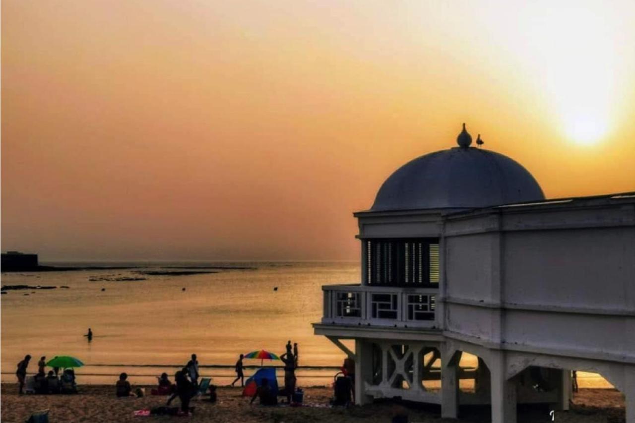 Romantica Vista Al Paseo Maritimo De Cádiz Exterior foto